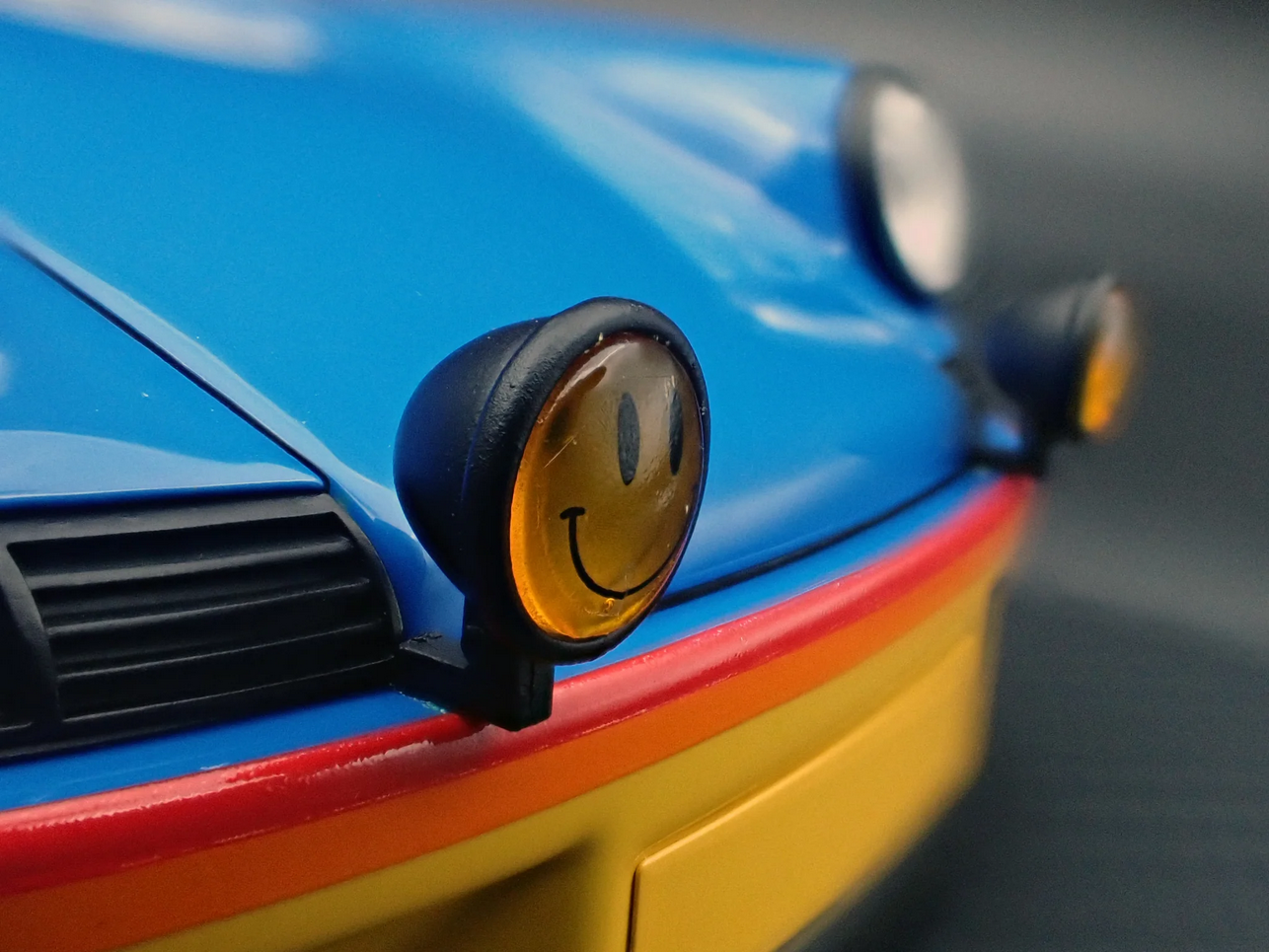 Porsche RWB Backdate yellow/blue 1:18 Ignition Model