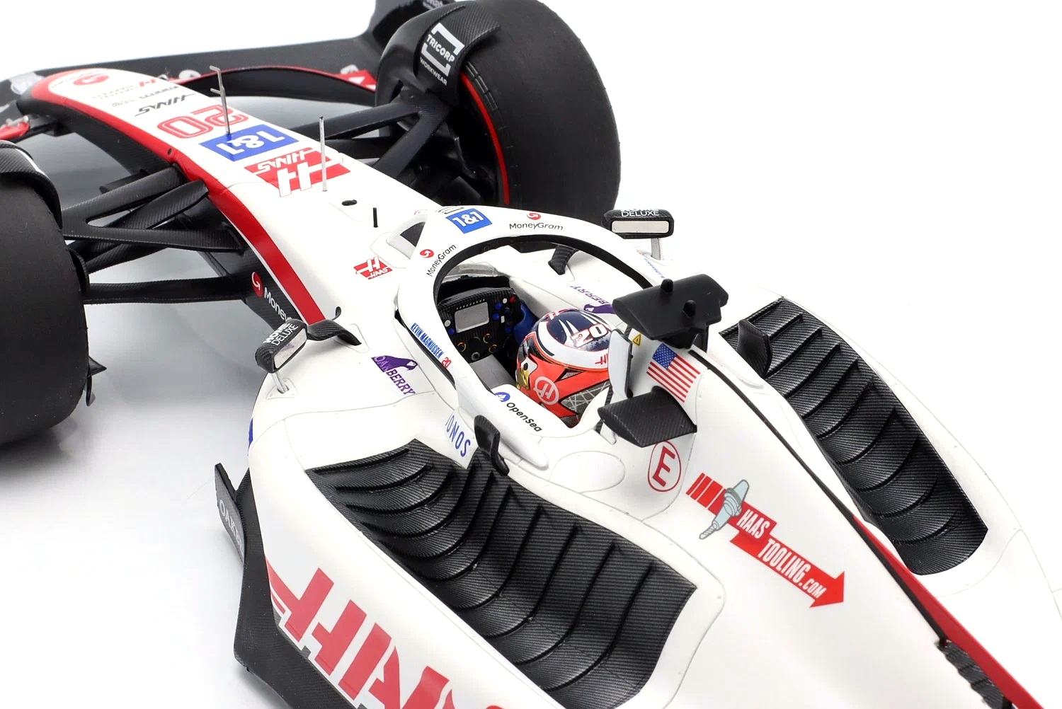 HAAS F1 Team VF-22 #20 K.Magnussen Pole Position Brazil GP 2022 1:18 Minichamps 