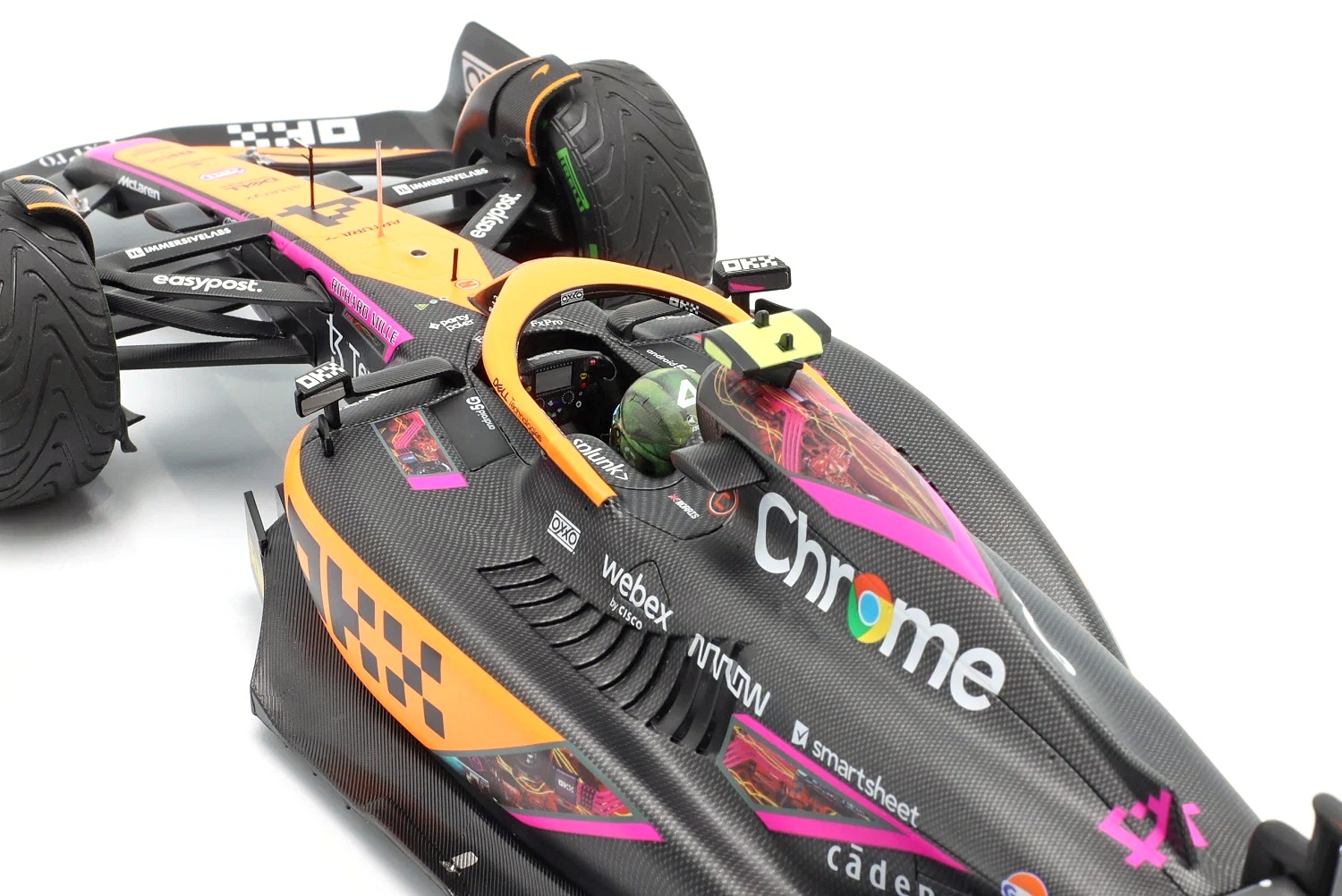 McLaren F1 Team MCL36 #4 L.Norris Singapore GP 2022 1:18 Minichamps 