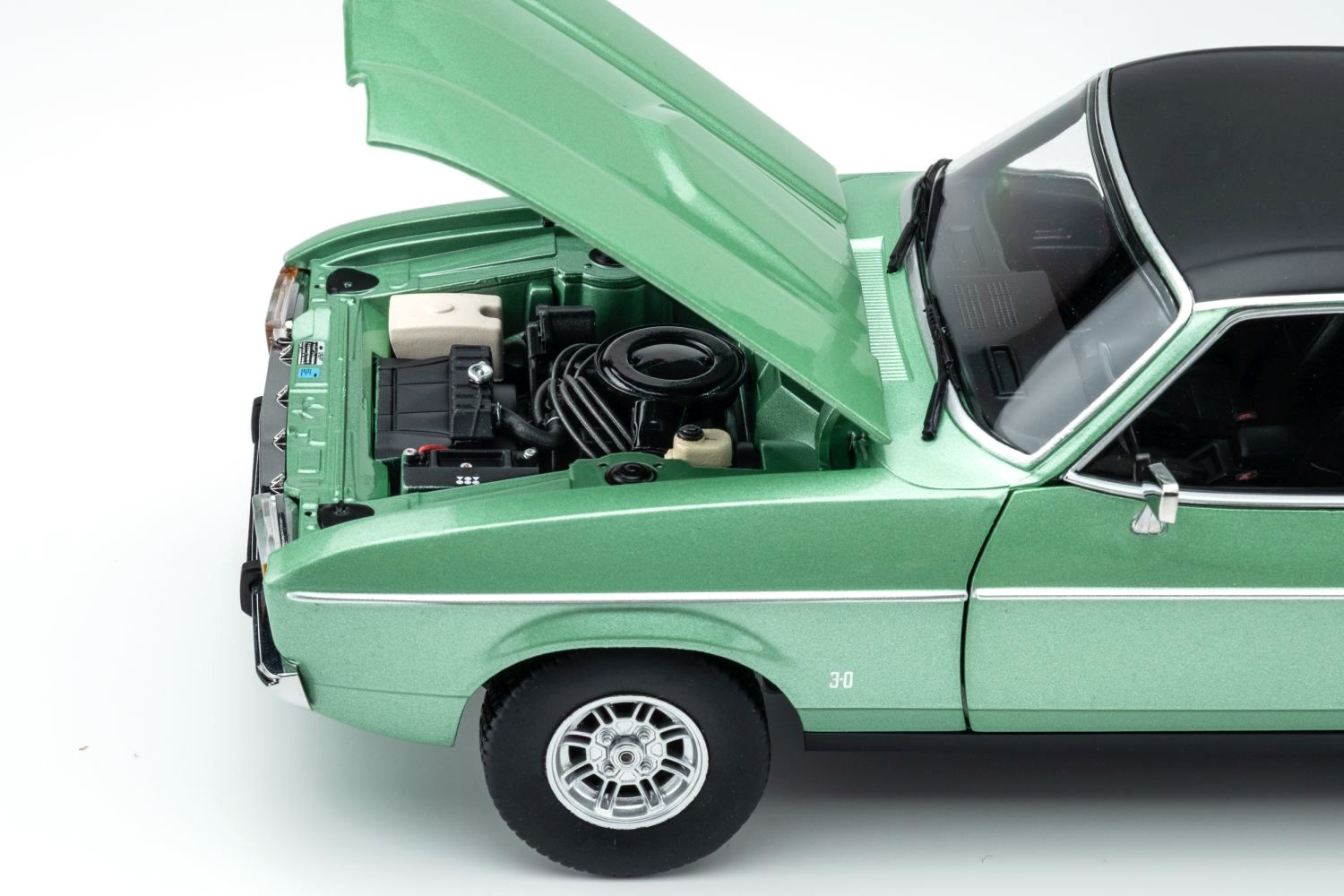 Ford Capri II Ghia 3.0 1974-1977 mediteran green/black vinyl top 1:18 Touring Modelcars