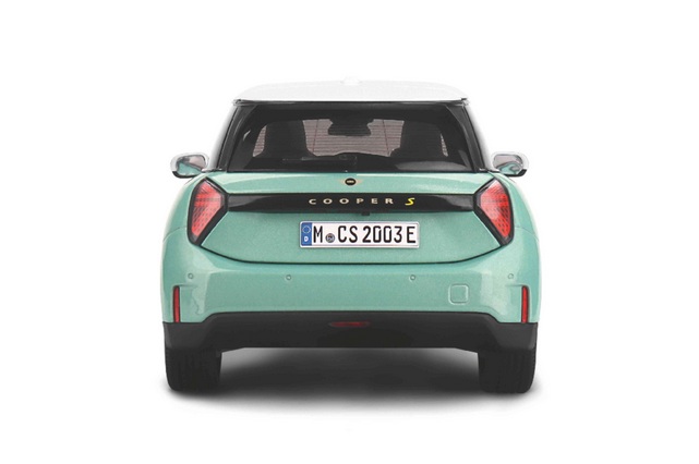 Mini Cooper SE 2023 ocean wave green 1:18 Minichamps