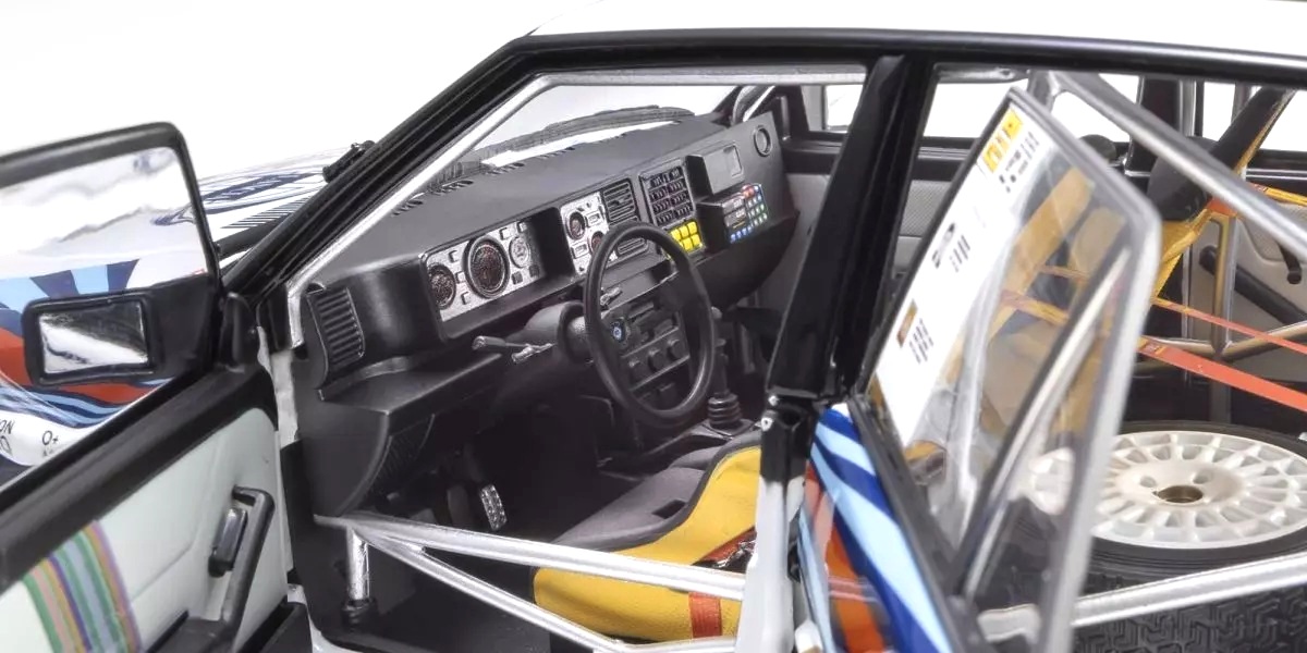 Lancia Delta HF Integrale 8V Martini #1 Biasion/Siviero Winner Rally Olympus 1988 night version 1:18 Kyosho