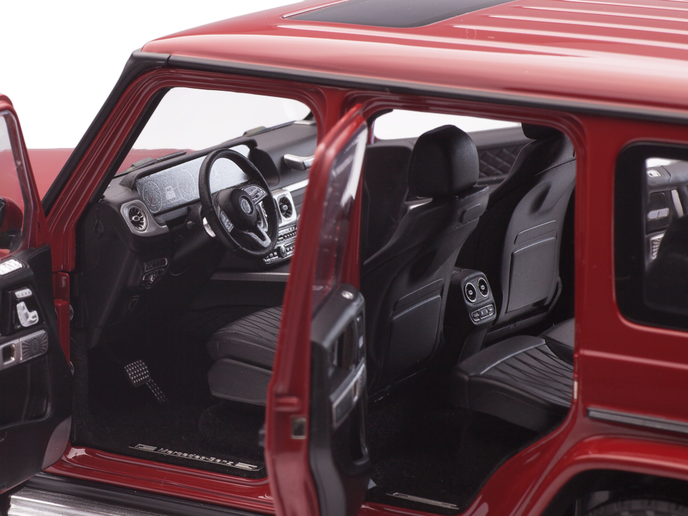 Mercedes-Benz G-Class W463 2020 red 1:18 Minichamps