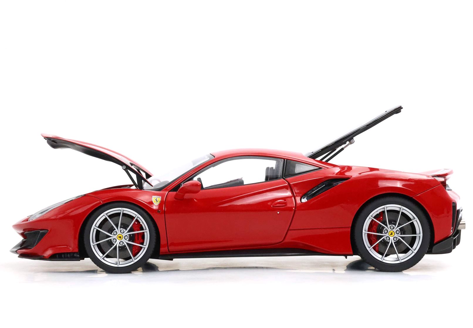 Ferrari 488 PISTA Rosso Corsa with stripe 1:18 B.B.R.