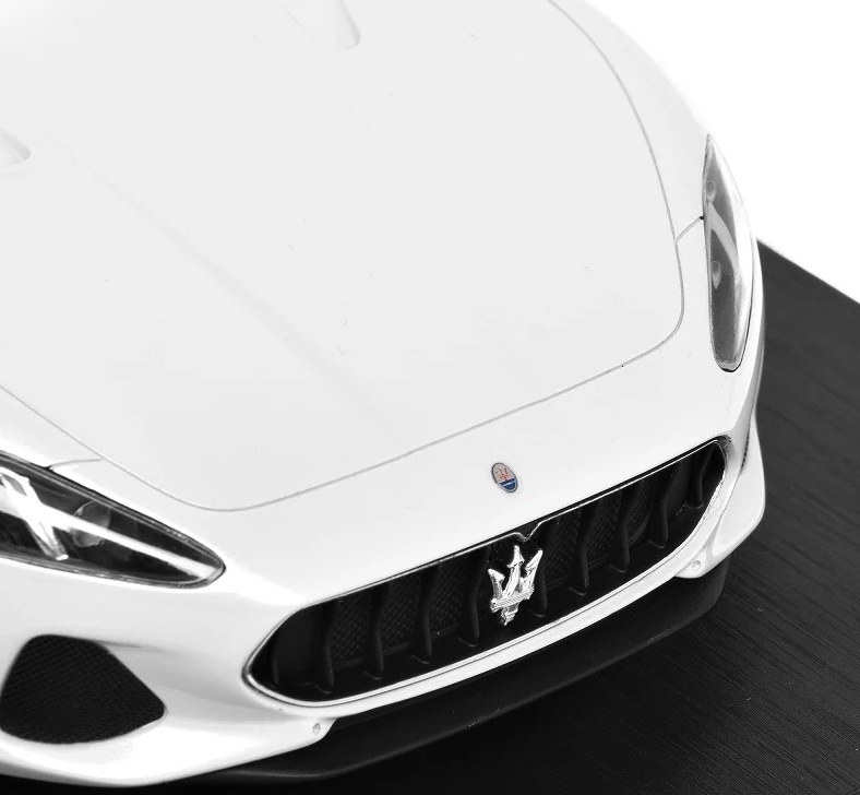 Maserati GranCabrio Open 2019 white pearl metallic 1:18 TSM Model