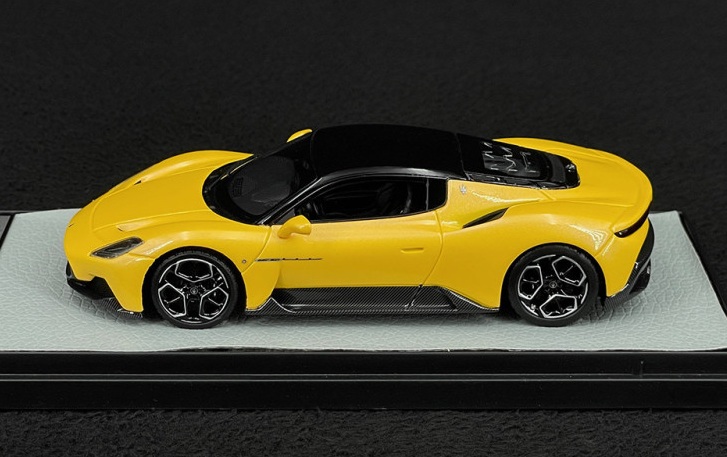 Maserati MC20 2020 yellow/gloss black roof 1:43 B.B.R.