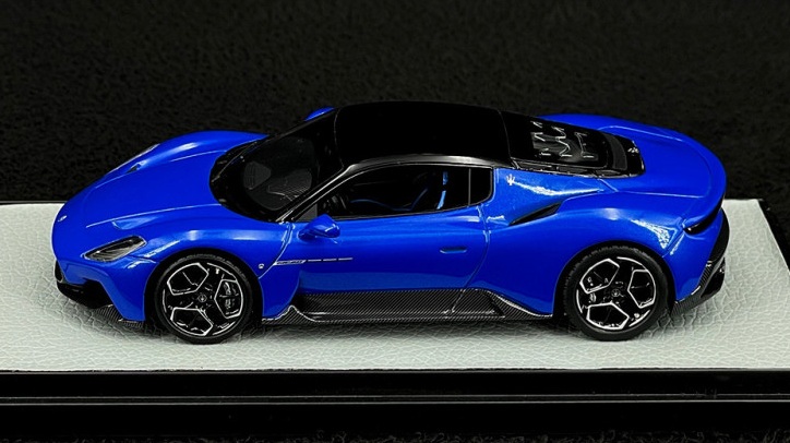 Maserati MC20 2020 blue/gloss black roof 1:43 B.B.R.