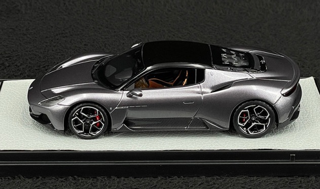 Maserati MC20 2020 grey metallic/gloss black roof 1:43 B.B.R.