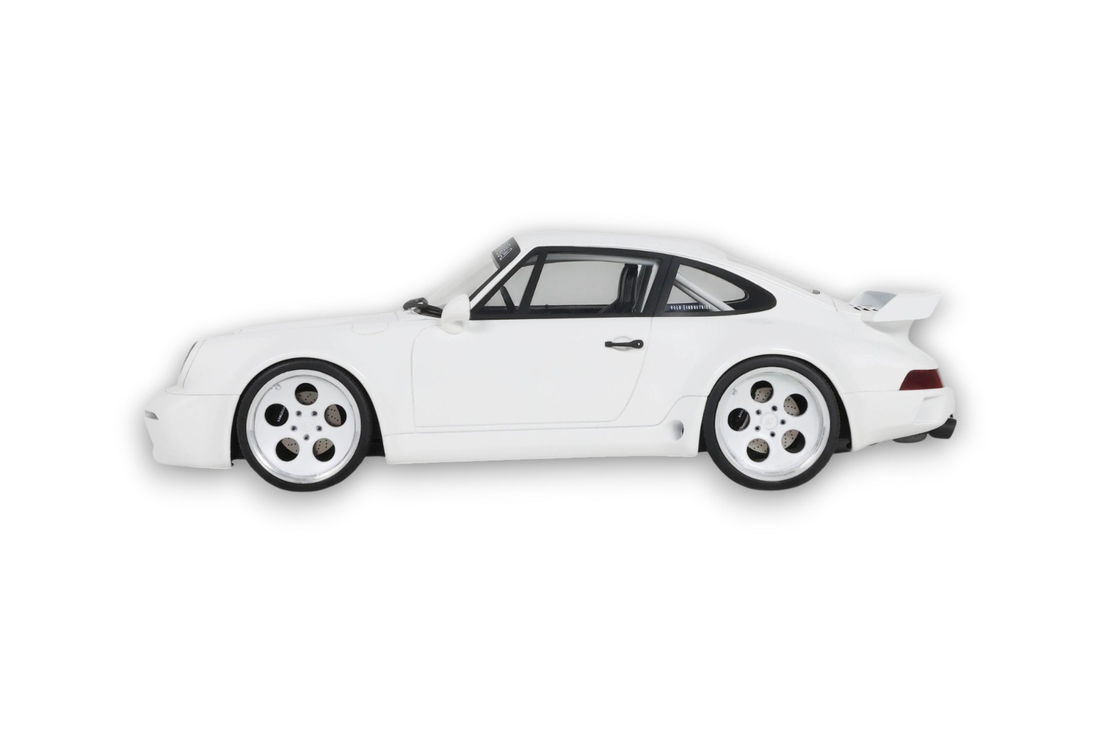Strosek Giga 2024 white 1:18 GT Spirit