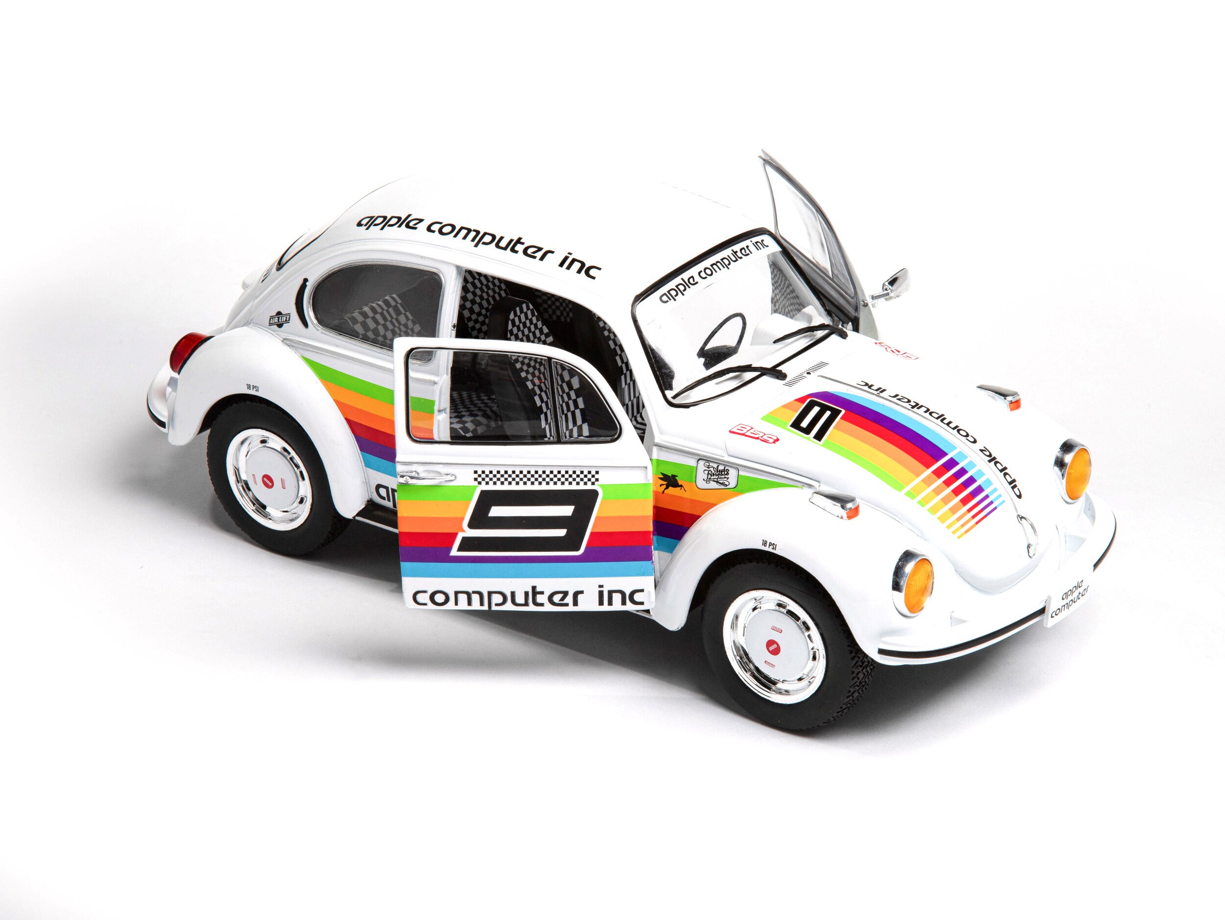 Volkswagen Beetle 1303 K3 Tribute 1975 white 1:18 Solido