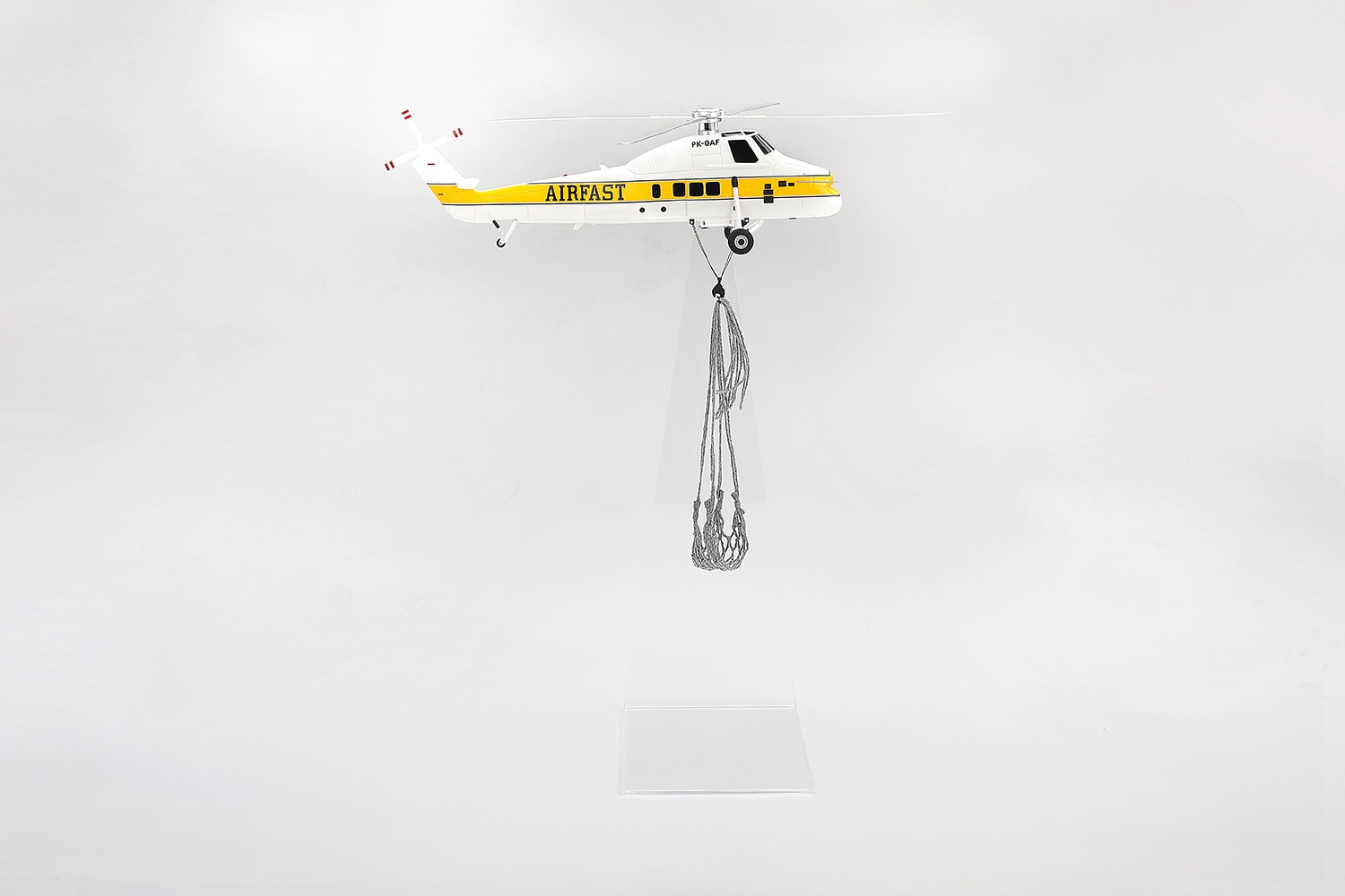 Sikorsky S58T Helicopter Camel Trophy Borneo 1985 1:64 Mini GT