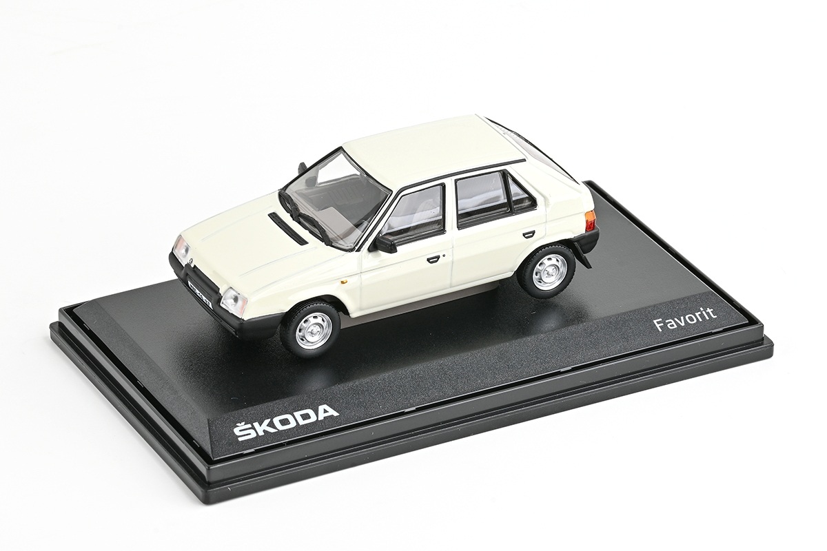 Škoda Favorit 136L 1988 sněhobílá 1:43 Abrex