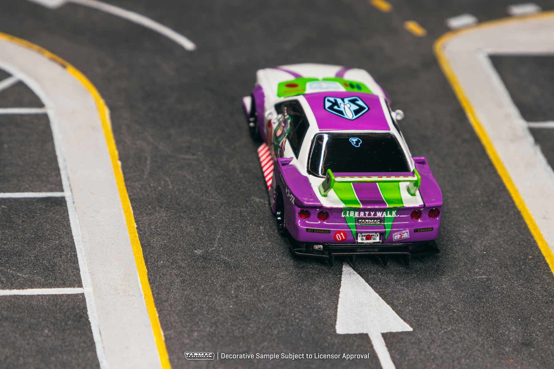 Nissan R32 Skyline LB-KAIDO WORKS *Buzz Lightyear* 1:64 Tarmac