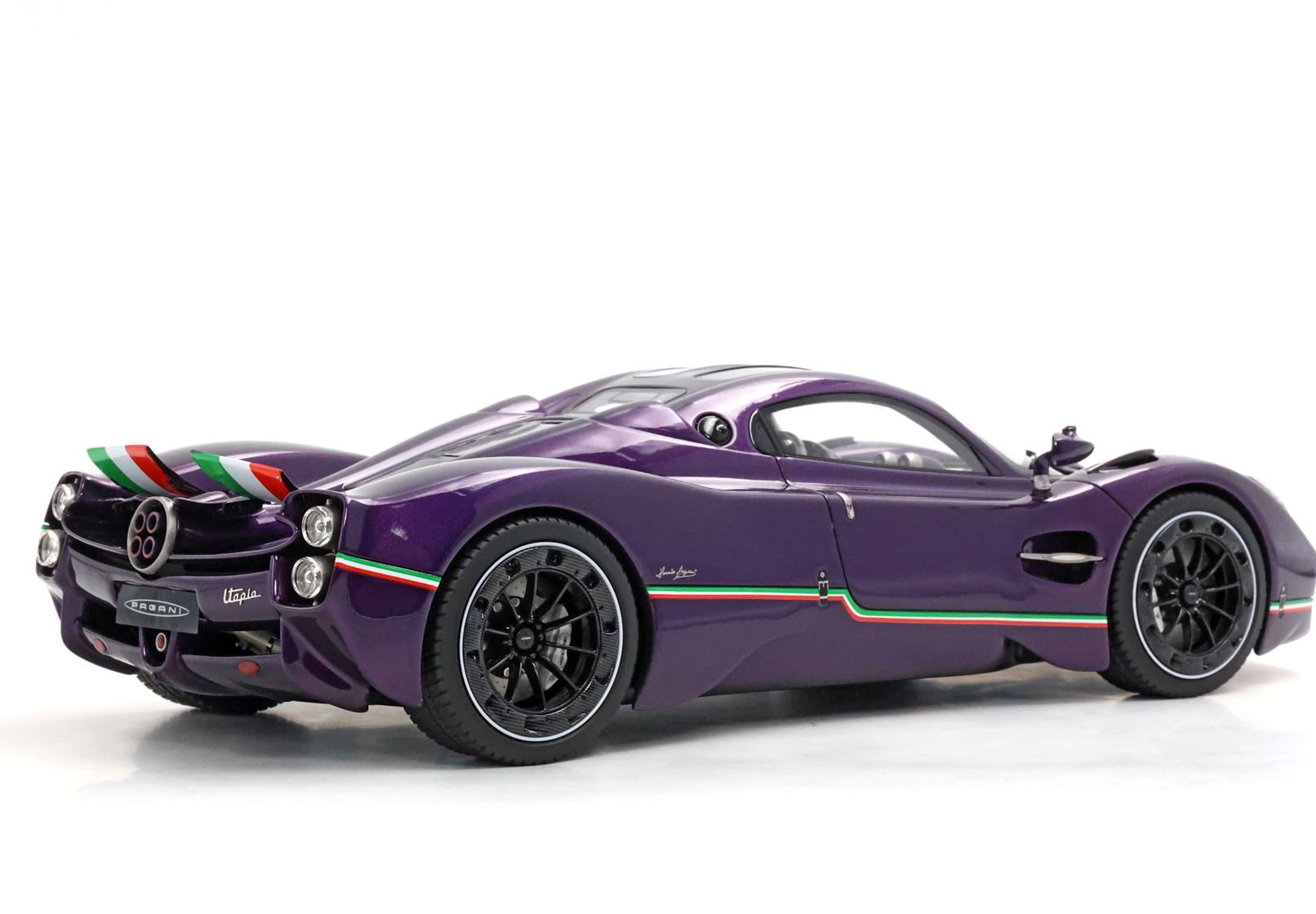 Pagani Utopia Viola Hong Kong 1:18 B.B.R.