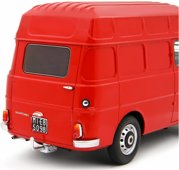 Alfa Romeo F12 High Roof Van 1967 red 1:18 Laudoracing Model