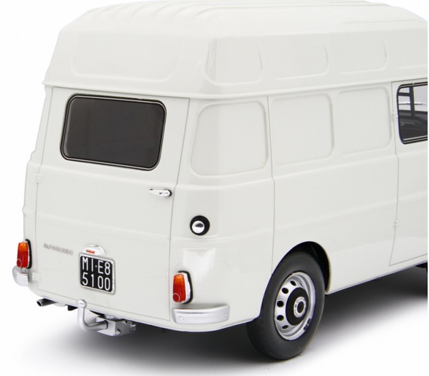 Alfa Romeo F12 High Roof Van 1967 white 1:18 Laudoracing Model