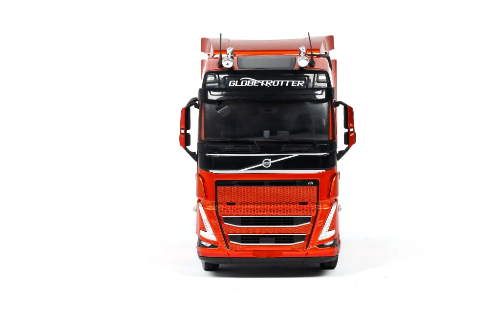 Volvo Trucks FH Globetrotter XL 2023 golden red metallic 1:24 Solido