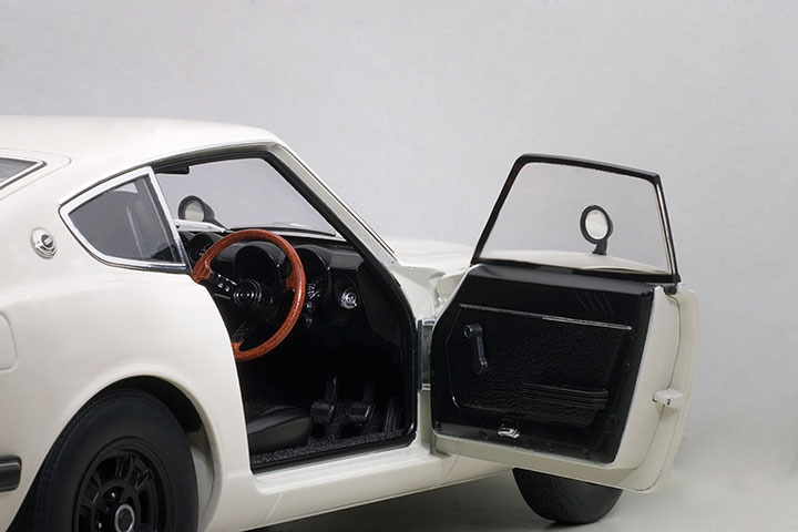 Nissan Fairlady Z432 1969 white 1:18 AUTOart