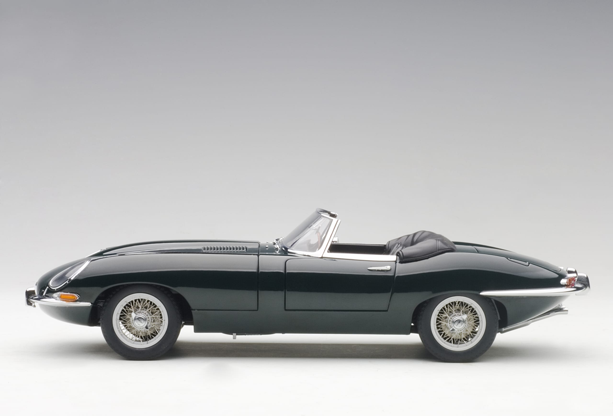 Jaguar E-Type Roadster Series I 3.8 1962 Green 1:18 AUTOart