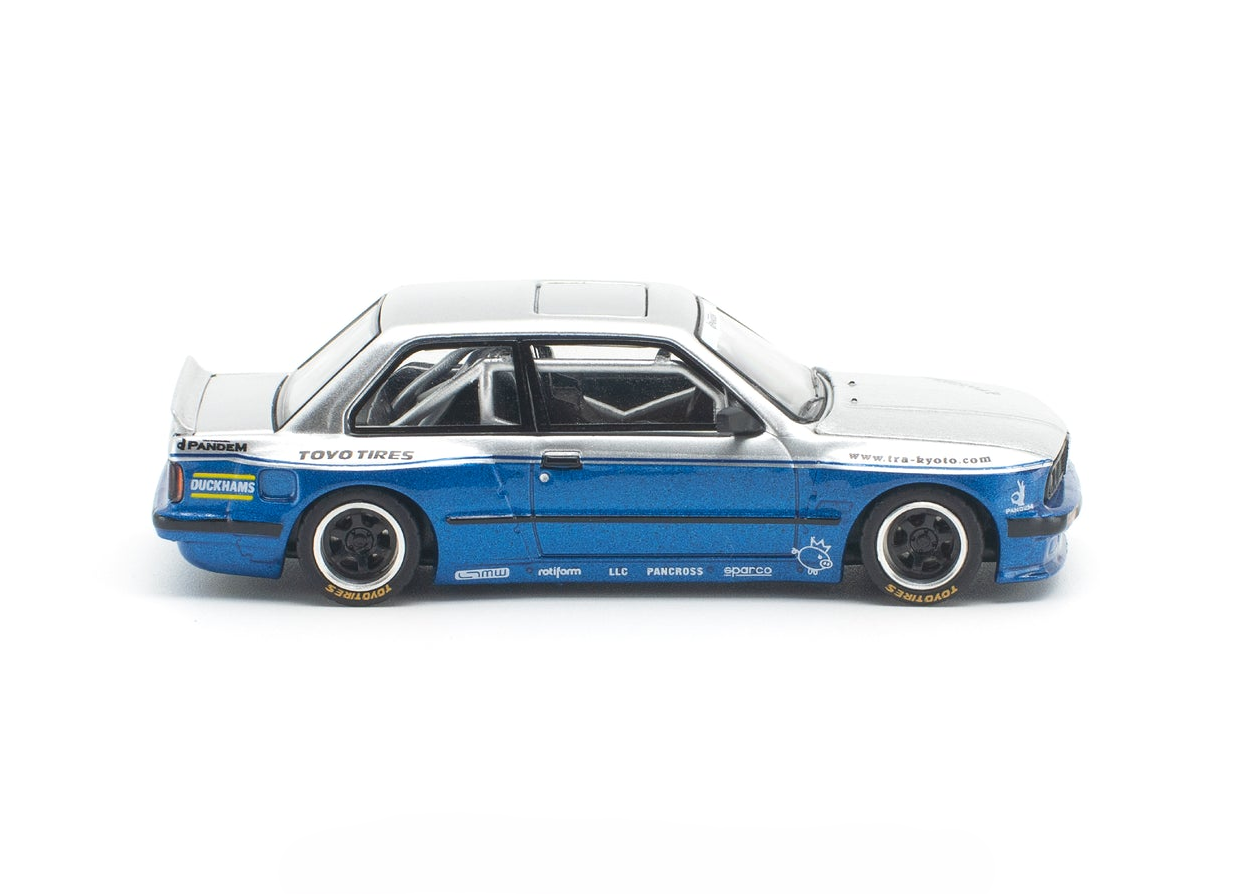 BMW E30 Pandem silver/blue 1:64 Pop Race Limited