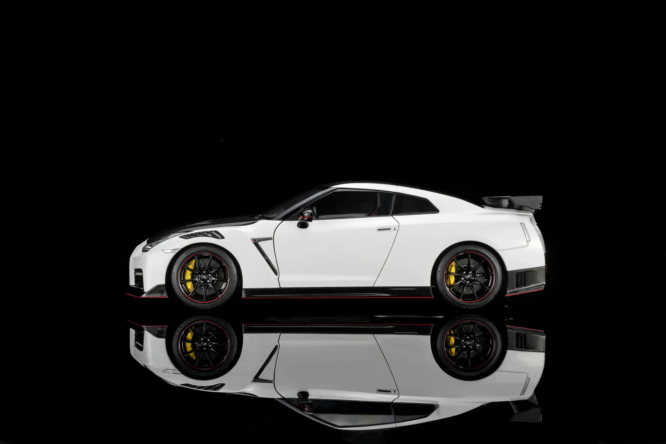 Nissan GT-R Nismo R35 Special Edition 2022 Brilliant White Pearl 1:18 Motorhelix