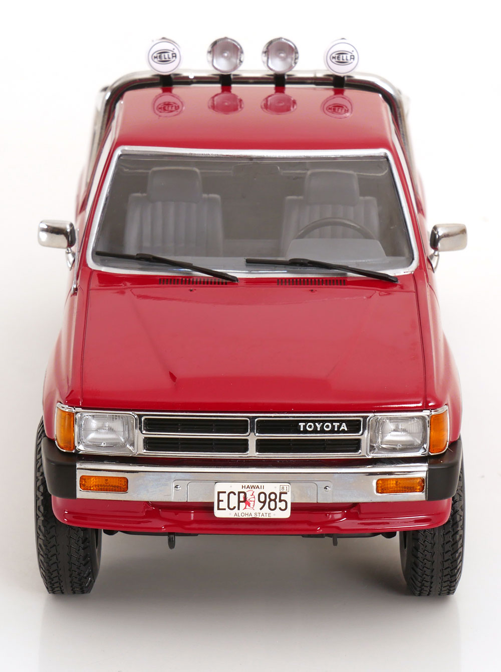 Toyota Hilux Xtra Cab 4x4 1985 red 1:18 KK Scale
