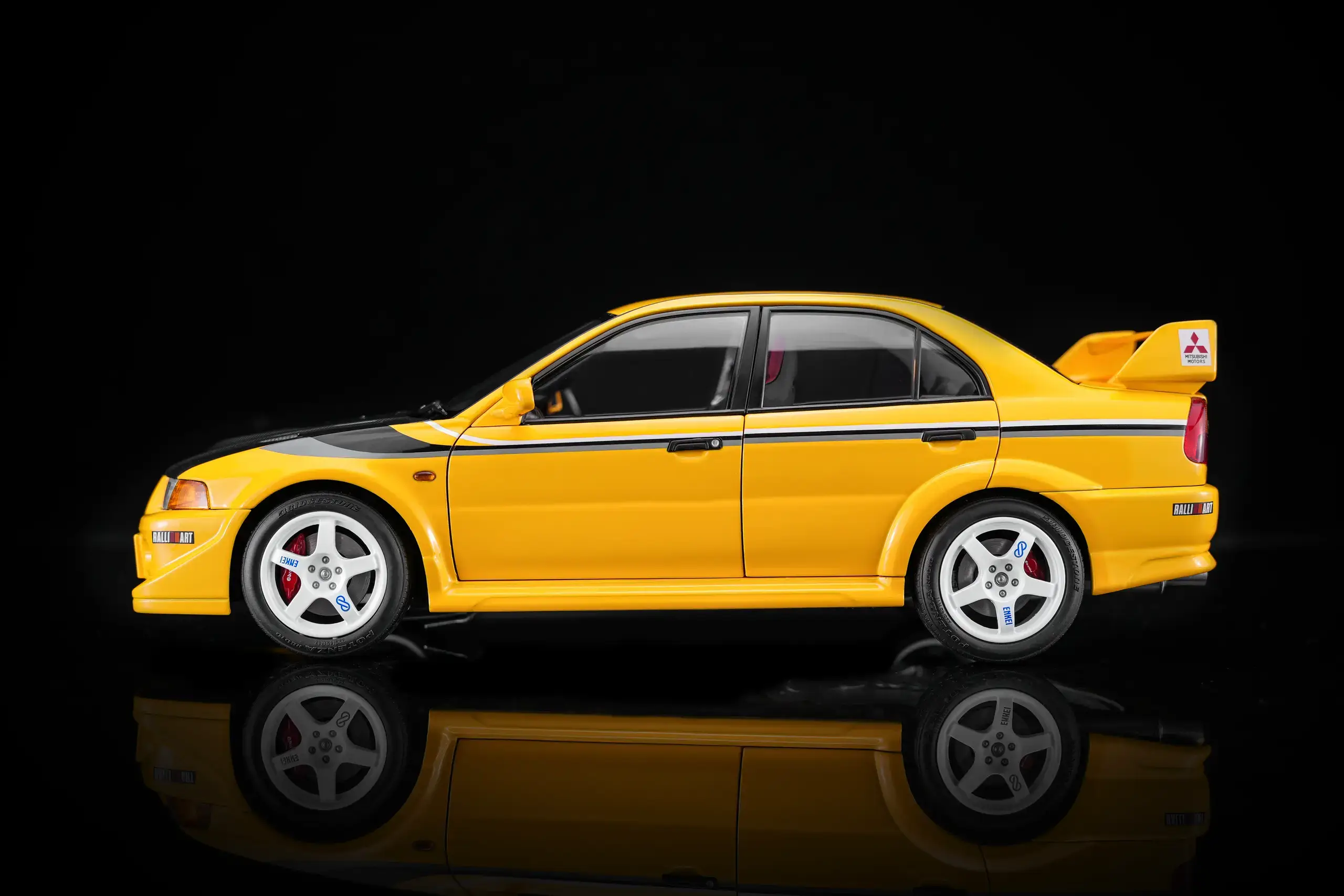 Mitsubishi Lancer EVO VI GSR Tommy Makinen Edition 2000 yellow 1:18 Motorhelix