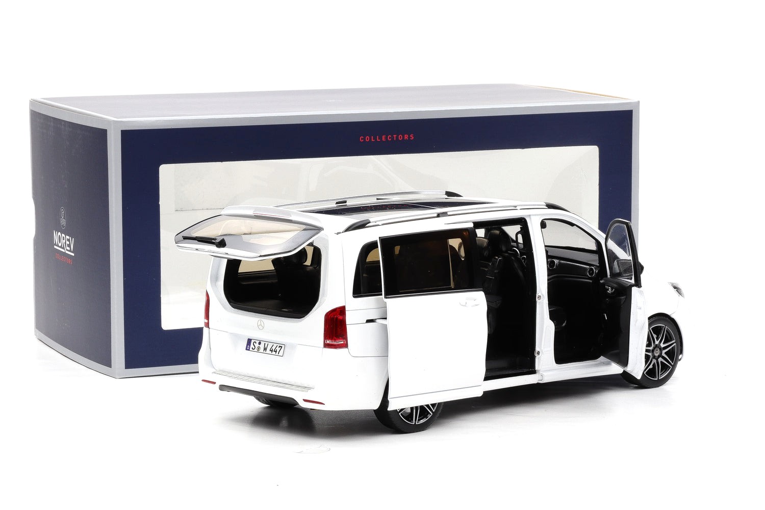 Mercedes-Benz V-Class AMG-Line 2018 white 1:18 Norev