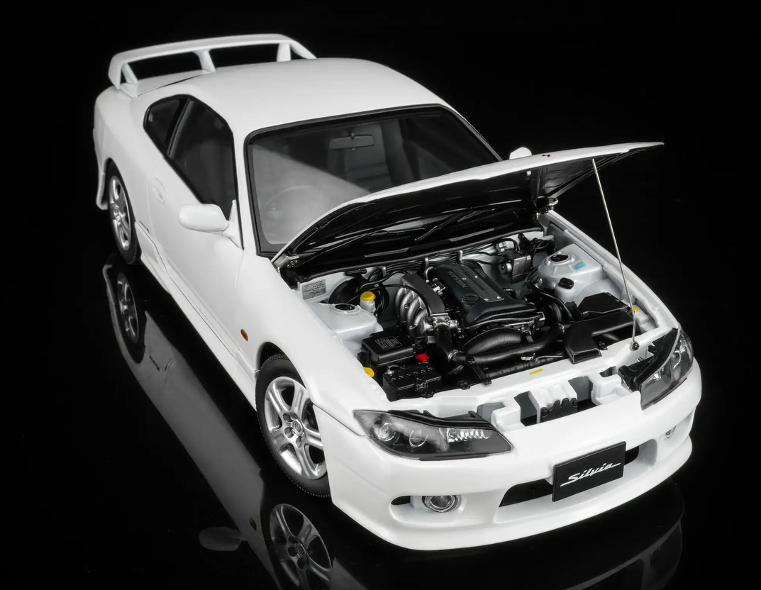 Nissan Silvia S15 Coupe Spec-R Aero 1999 pearl white 1:18 Motorhelix