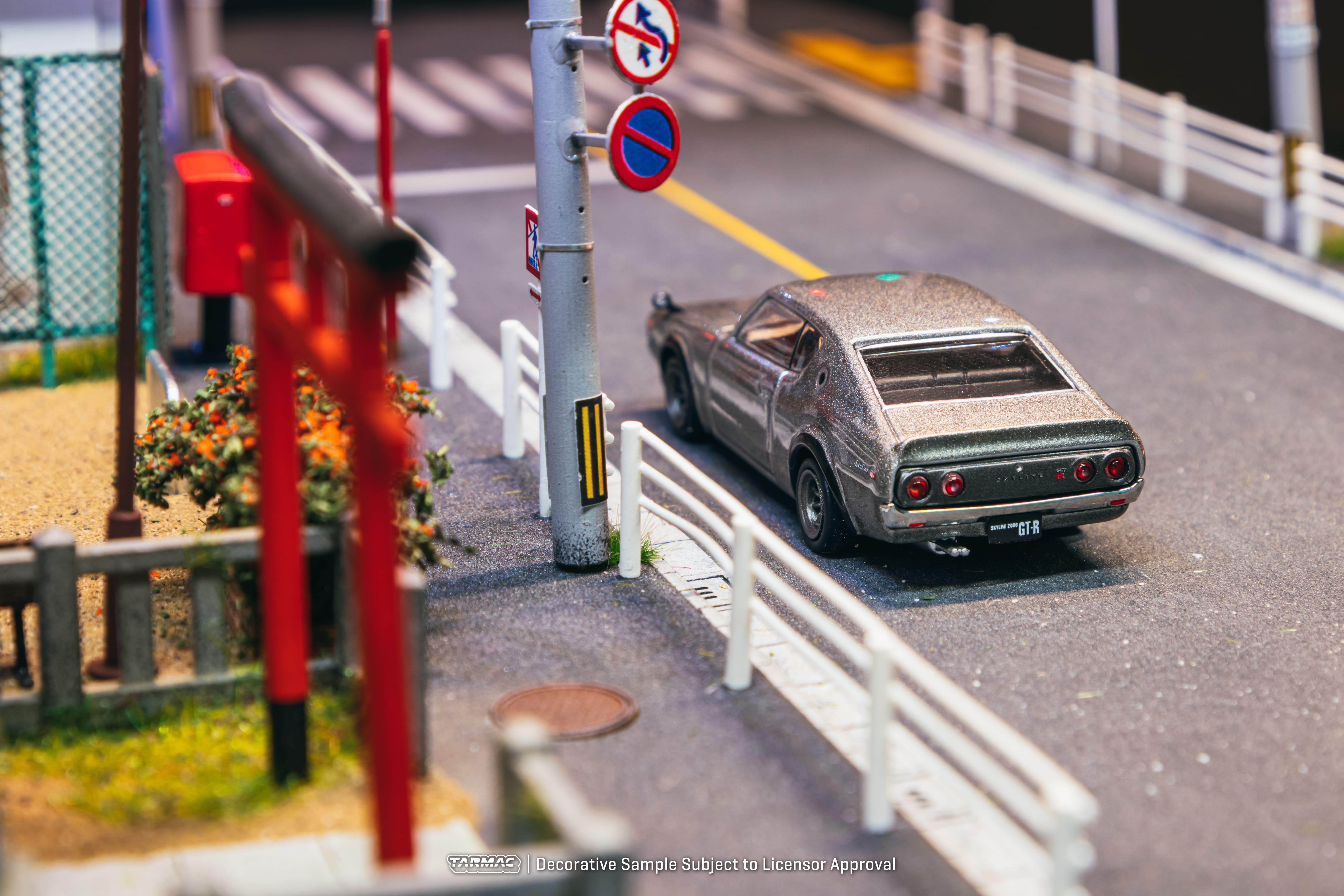 Nissan Skyline 2000GT-R (KPGC1100) 1969 silver 1:64 Tarmac