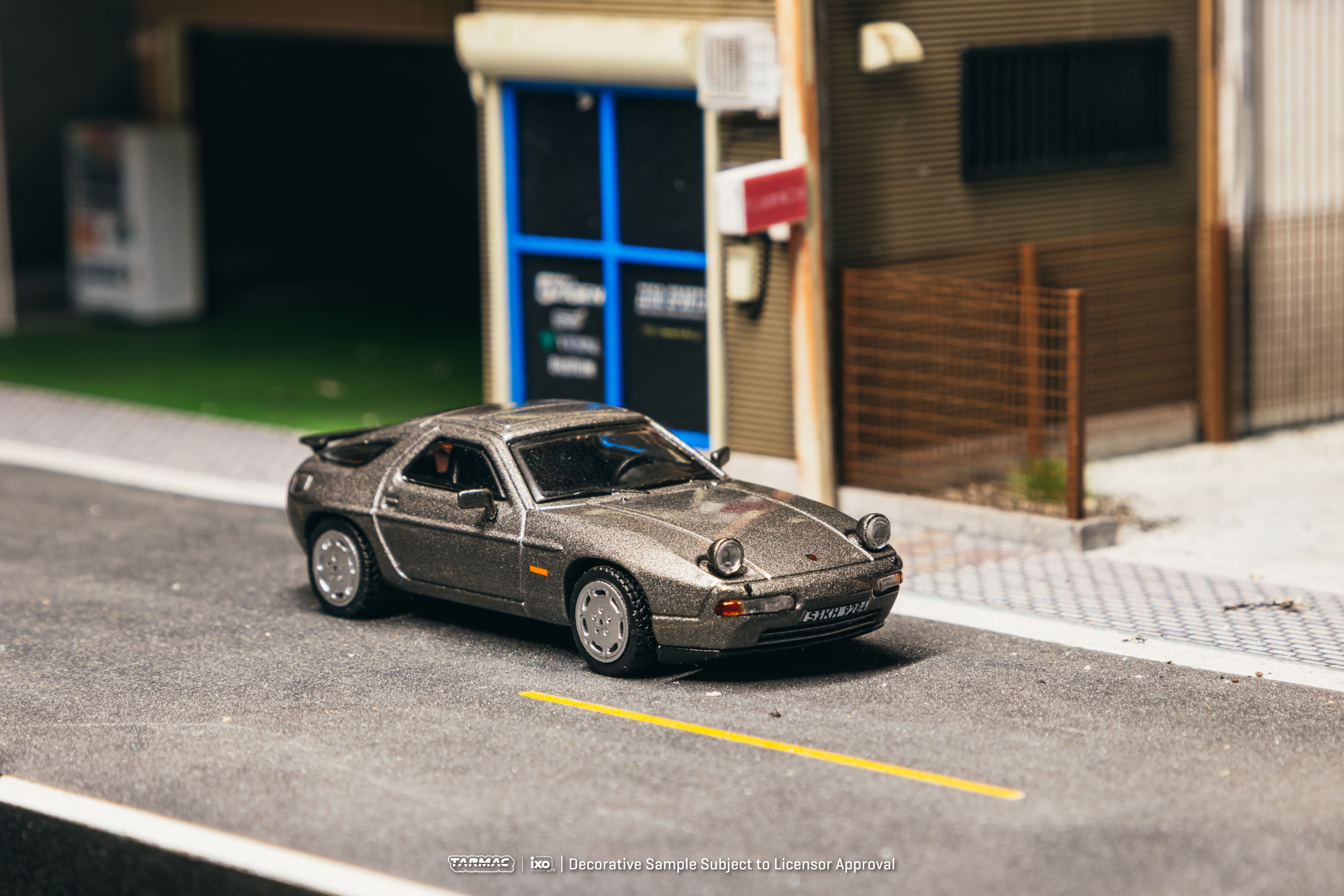 Porsche 928 S4 1992 grey metallic 1:64 Tarmac