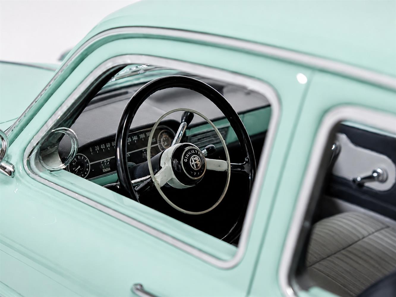 Alfa Romeo Giulietta Ti 101 1961 light blue 1:18 Cult Scale Models