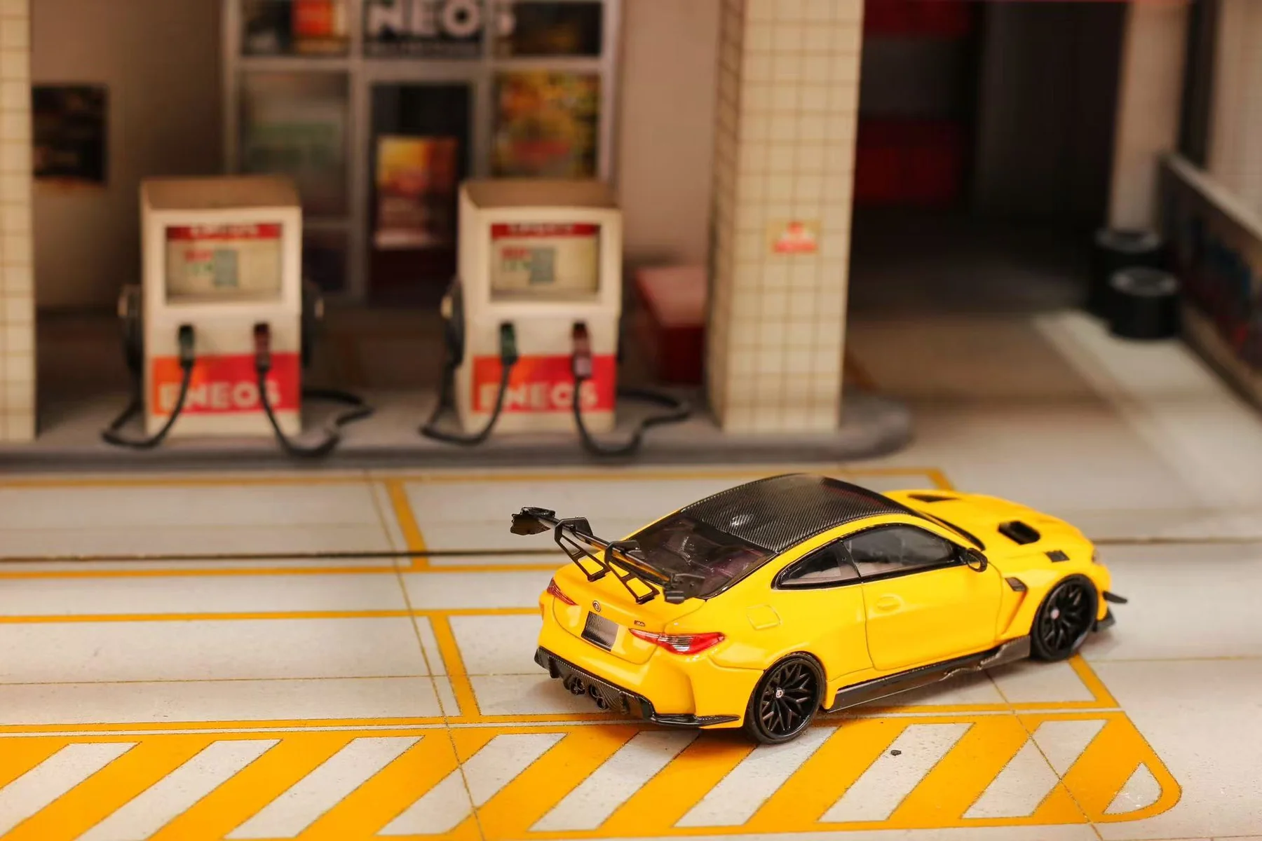 BMW M4 G82 yellow 1:64 Street Weapon