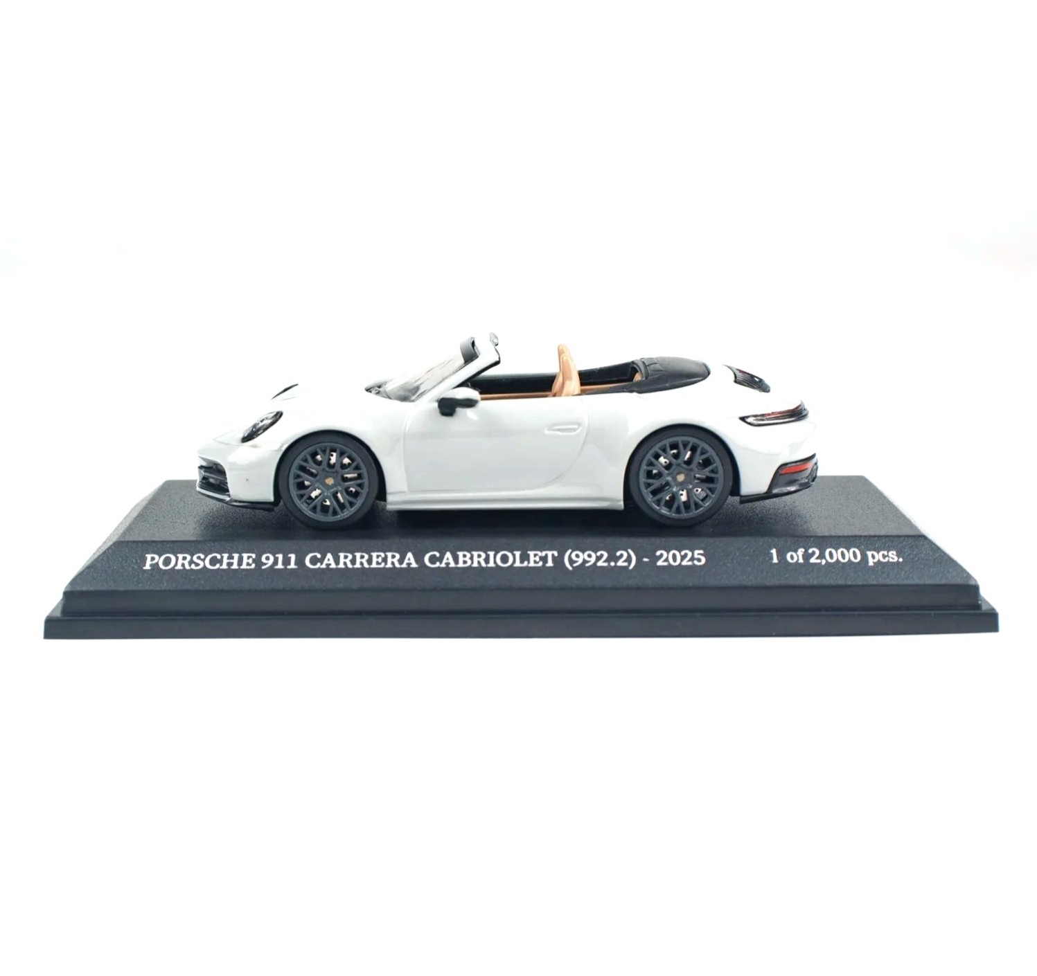 Porsche 911 (992.2) Carrera Cabriolet 2025 chalk 1:64 Minichamps