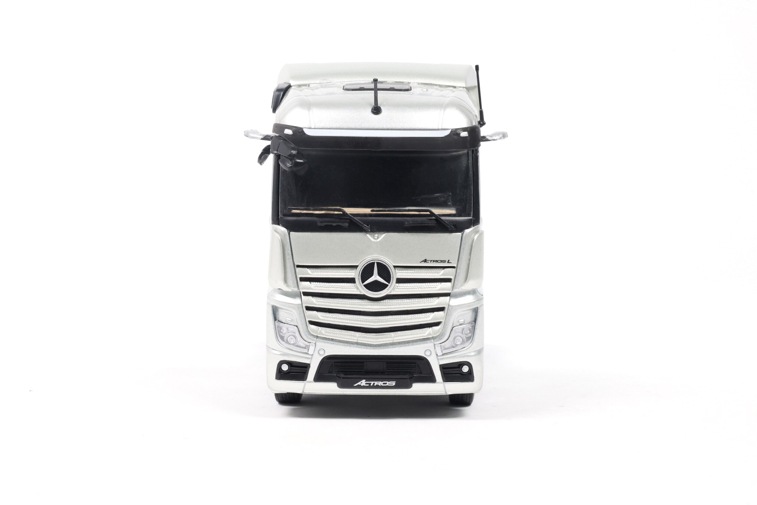 Mercedes-Benz Actros L 2024 silver 1:43 Solido