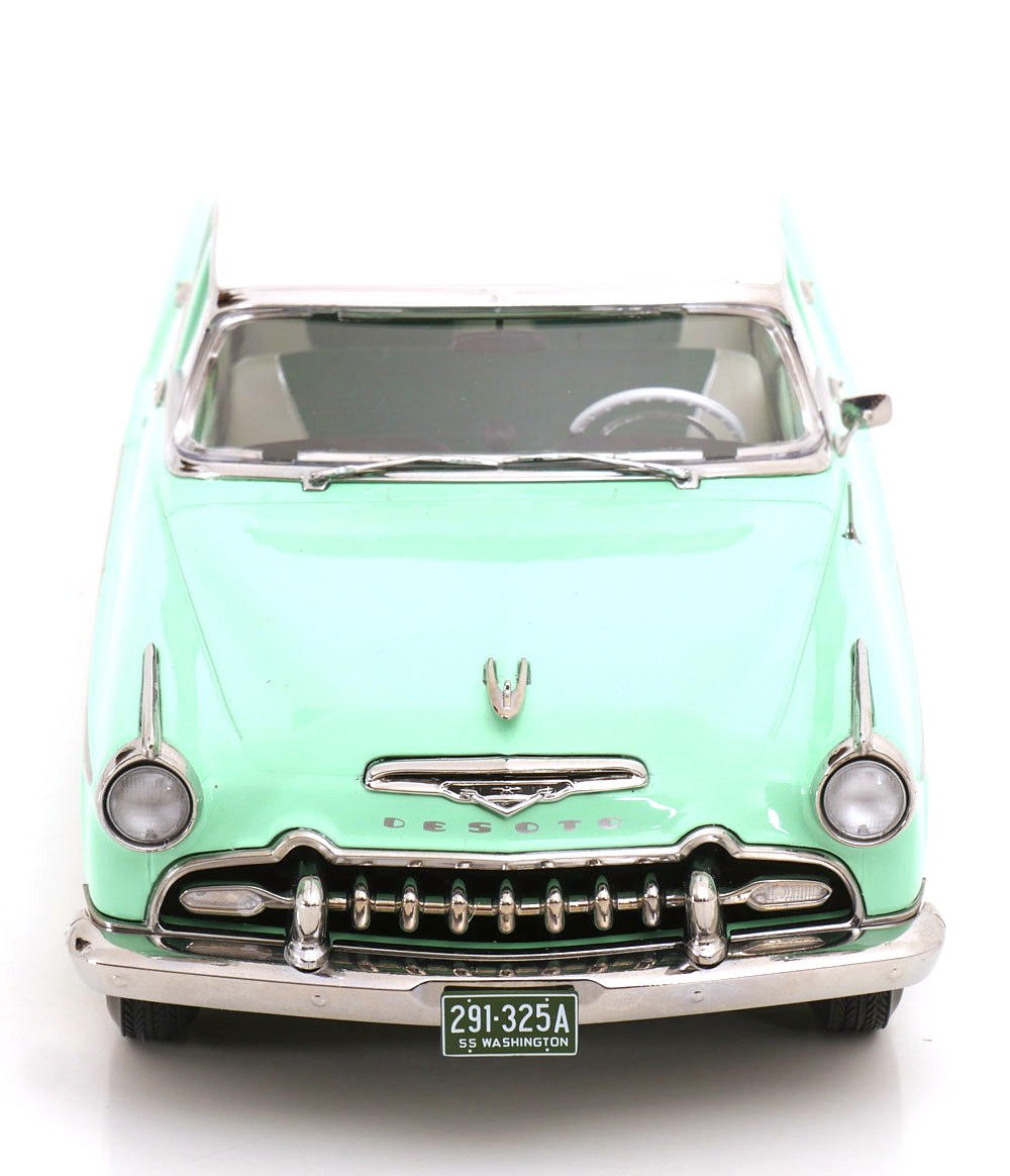 DeSoto Fireflite Sedan 1955 light green/cream 1:18 KK Scale