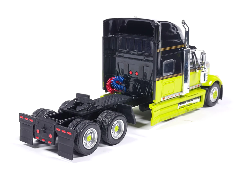 International Lonestar 2010 With Reefer Trailer green/black 1:64 Ixo America