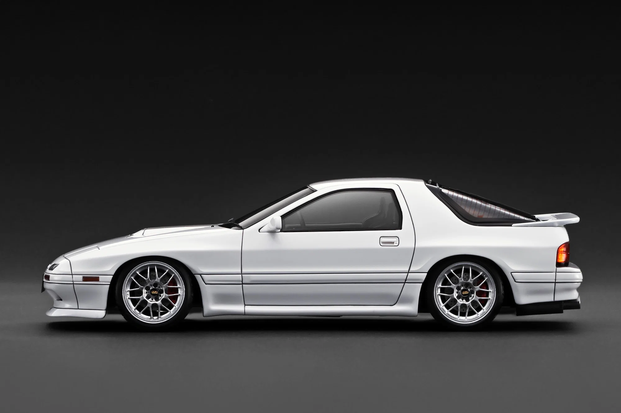 Mazda Savanna RX-7 Infini FC3S with 13B Engine white 1:18 Ignition Model
