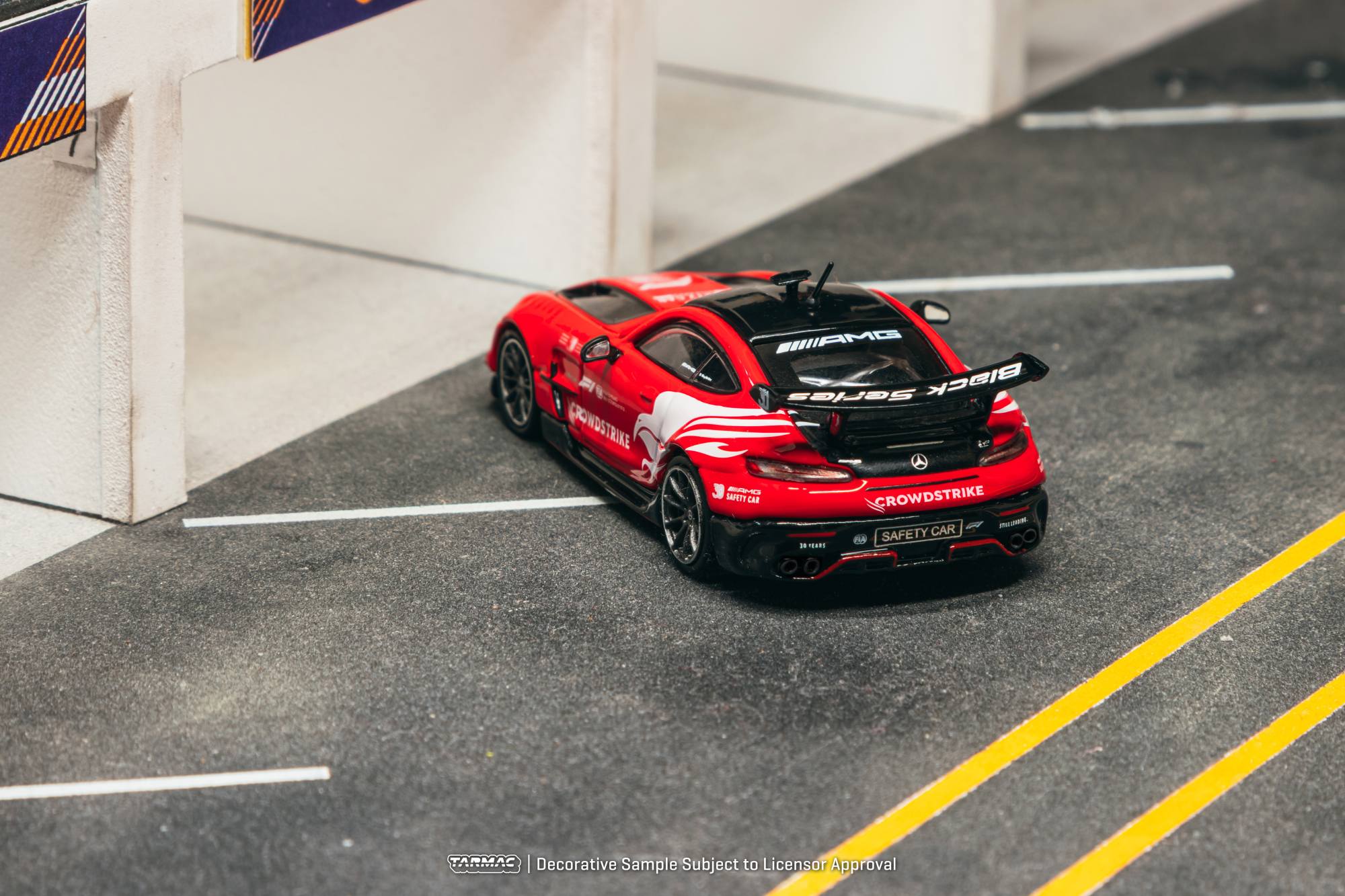 Mercedes-Benz AMG GT Black Series Safety Car 2026 red/white 1:64 Tarmac