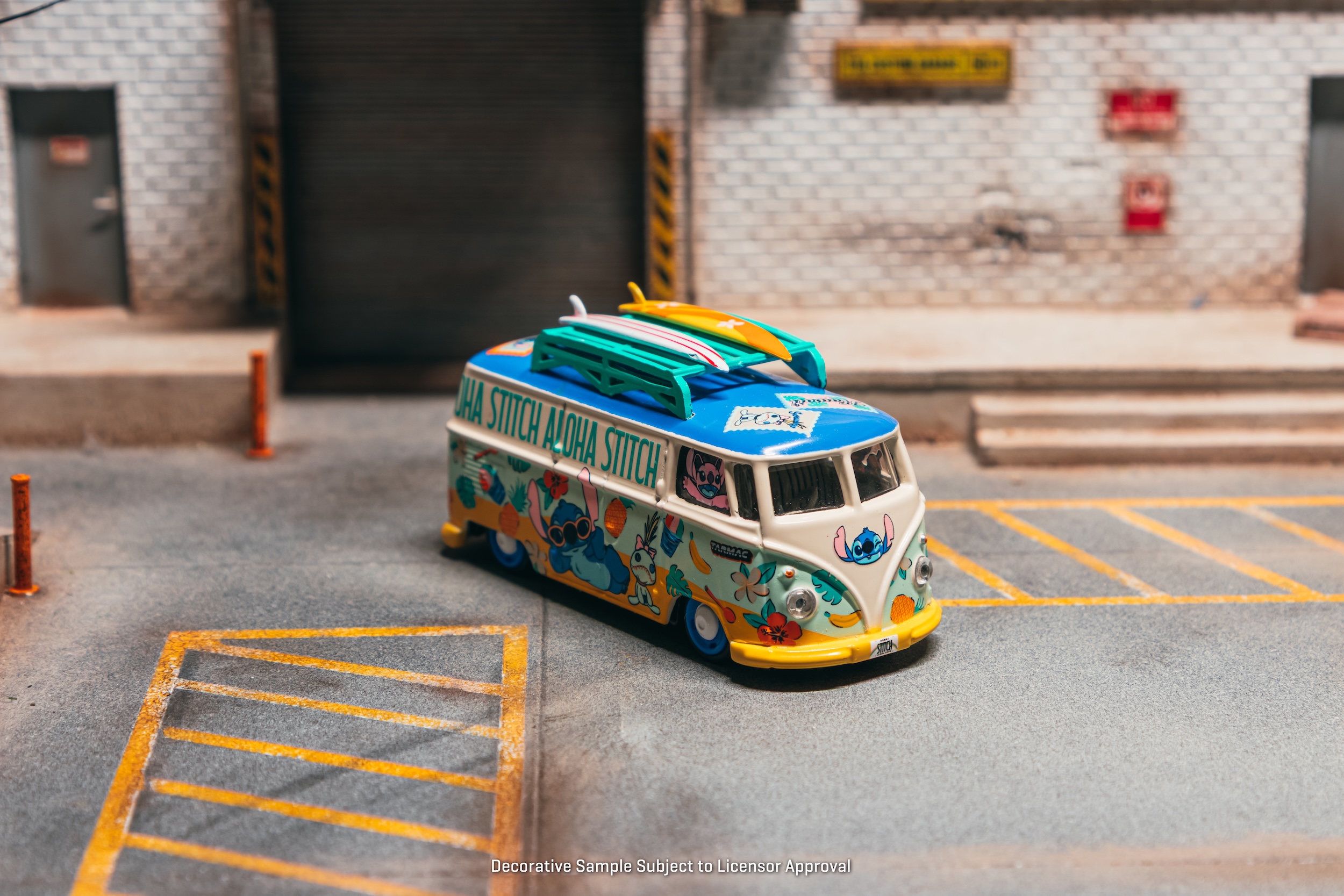 Volkswagen Transporter T1 Panel Van 2025 *Lilo & Stitch* 1:64 Tarmac