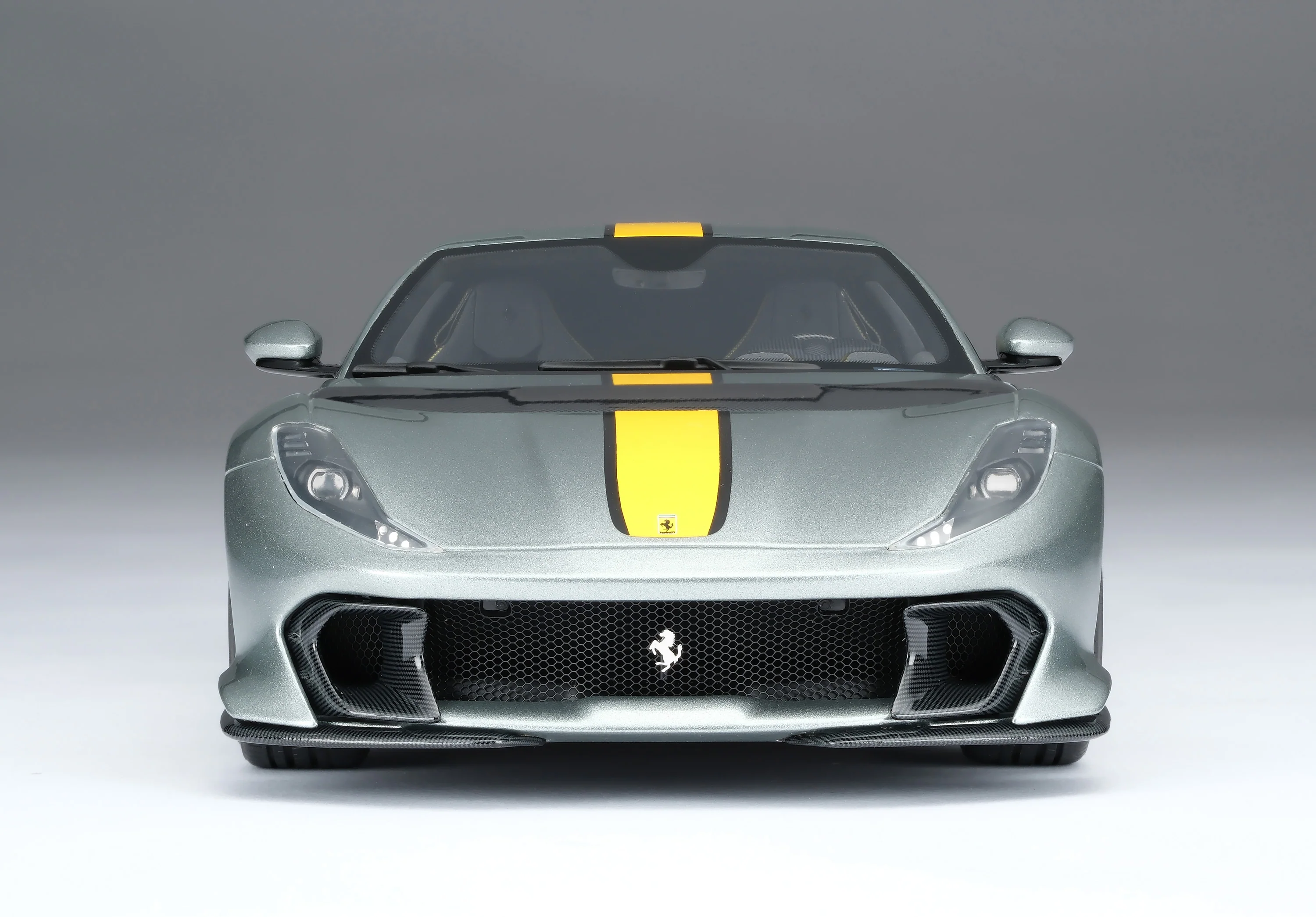 Ferrari 812 Competizione Grigio Coburn 1:18 Amalgam