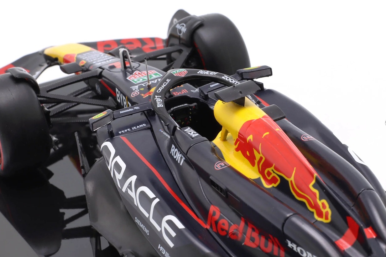 Oracle Red Bull Racing RB20 #1 M.Verstappen Formula 1 World Champion 2024 1:24 Premium Collectibles