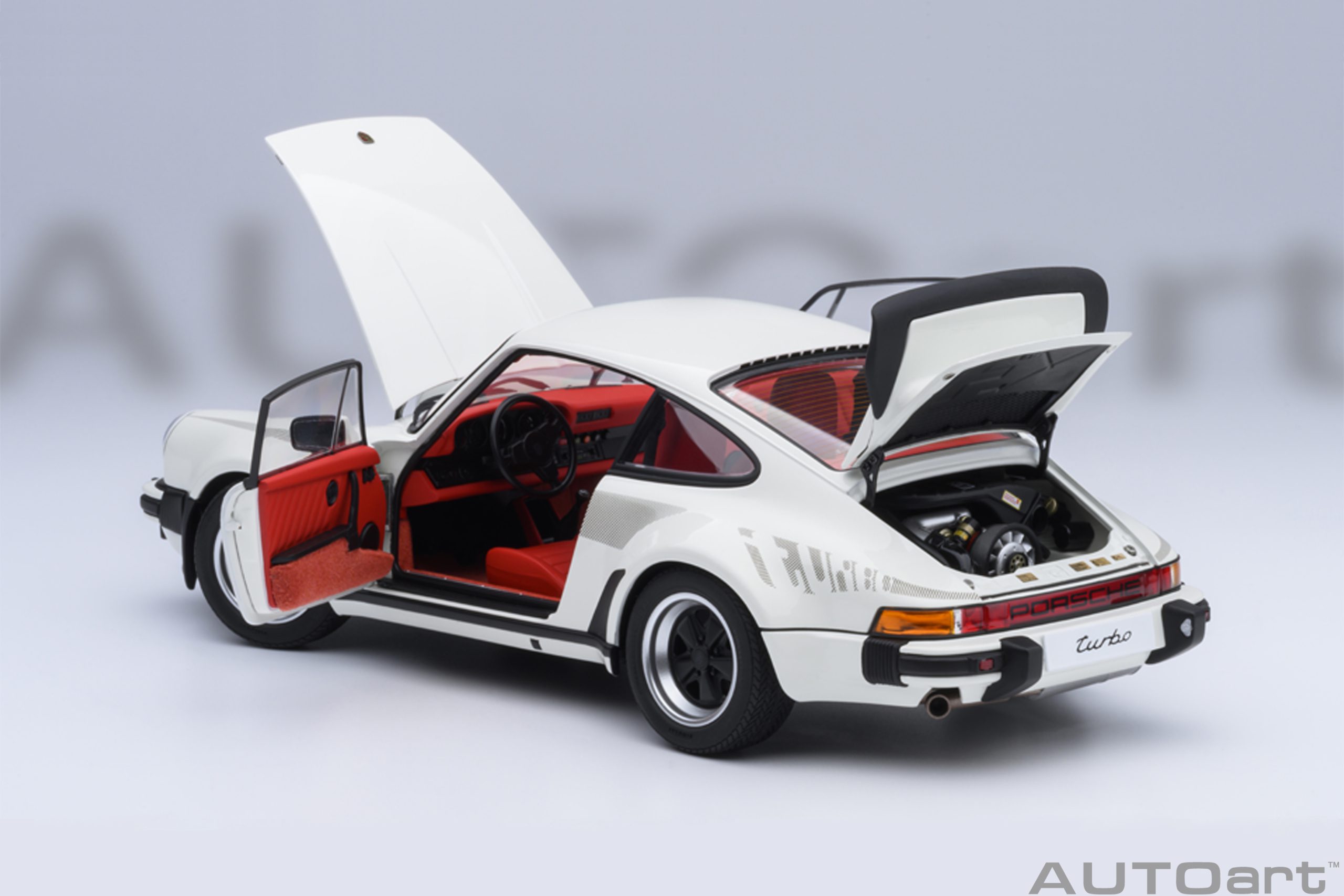 Porsche 911 930 Turbo 3.0 grand prix white 1:18 AUTOart