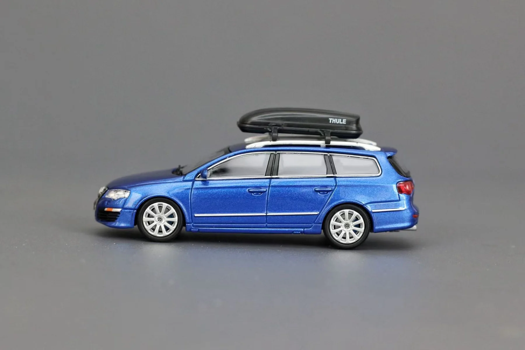 Volkswagen R36 Wagon blue 1:64 Street Weapon
