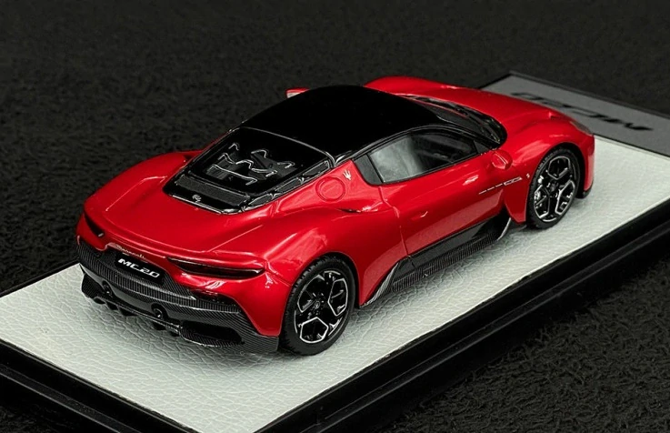 Maserati MC20 2020 red metallic/gloss black roof 1:43 B.B.R.
