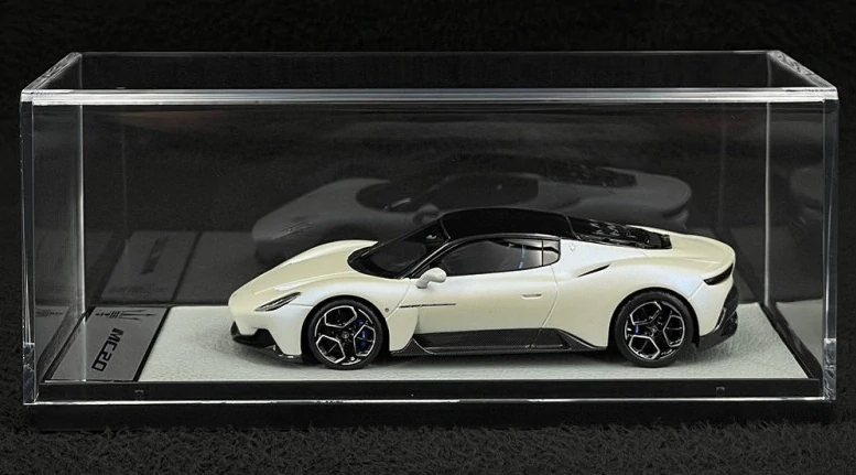 Maserati MC20 2020 pearl white/gloss black roof 1:43 B.B.R.