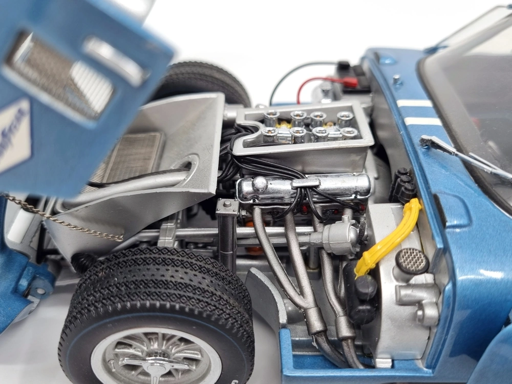 Cobra Daytona Coupe #15 1:18 Exoto