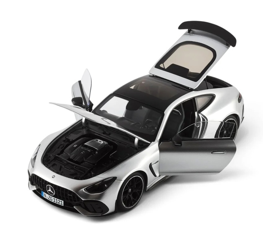 Mercedes-AMG GT 63 Pro 4Matic+ hightech silver metallic 1:18 NZG