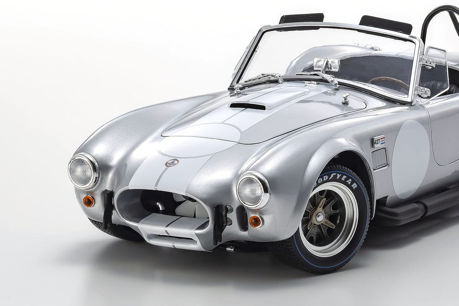 Shelby Cobra 427 S/C silver/white 1:18 Kyosho