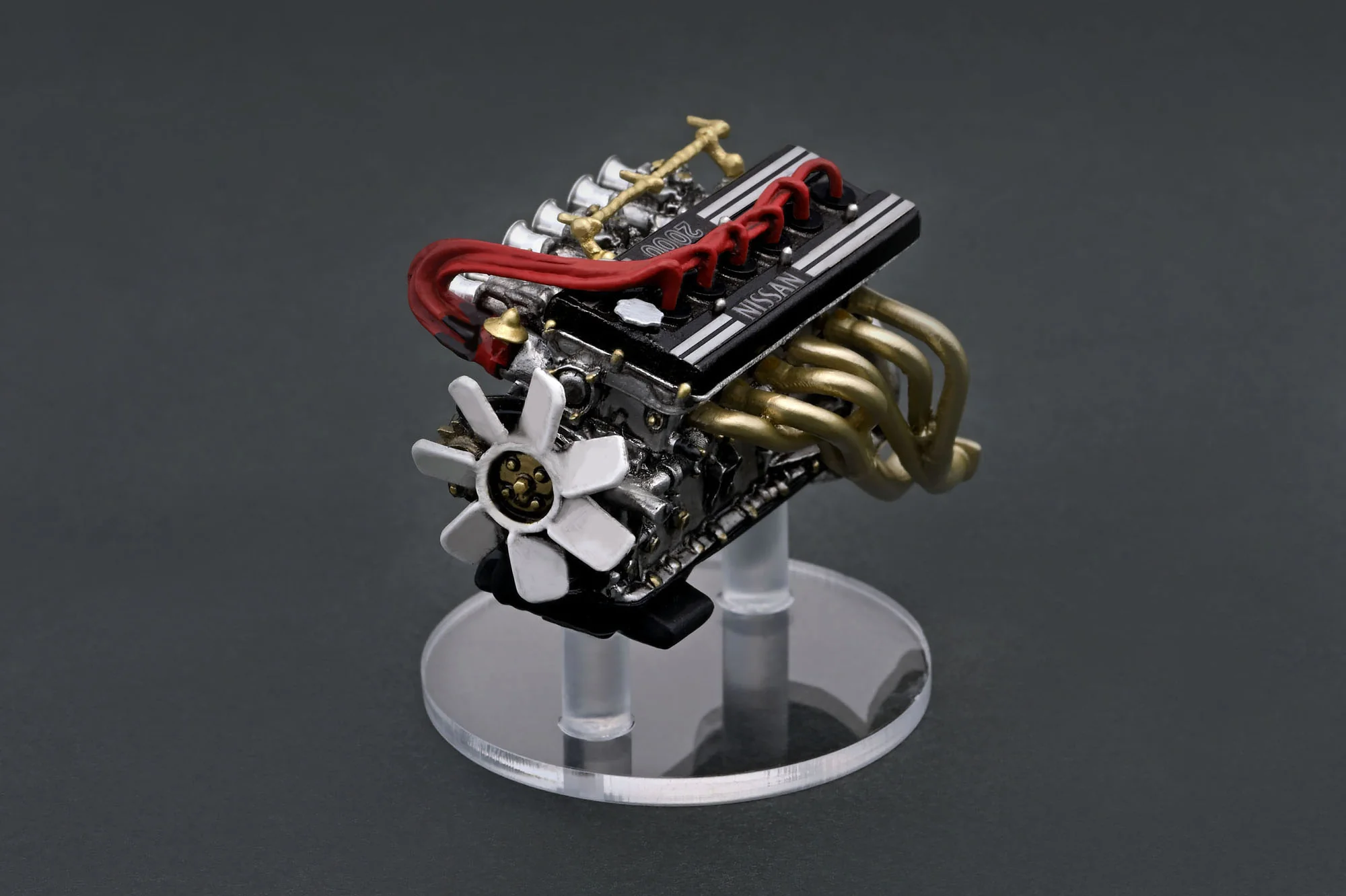 Nissan Skyline 2000 GT-R KPGC110 with Engine silver 1:18 Ignition Model